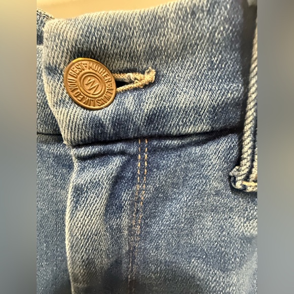 MOTHER High Waisted Looker Ankle Fray in Hop on Hop Off Size 26. - Picture 6 of 14